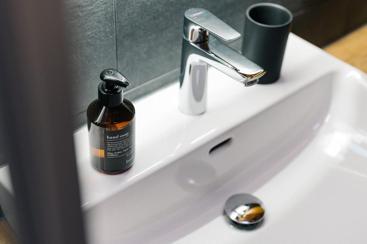 Moderne 2 Zi.-Fewo Blackforest Art Naehe Freiburg シモンスヴァルト エクステリア 写真