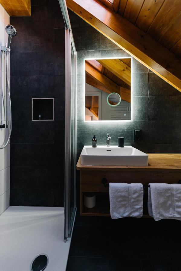 Moderne 2 Zi.-Fewo Blackforest Art Naehe Freiburg シモンスヴァルト エクステリア 写真